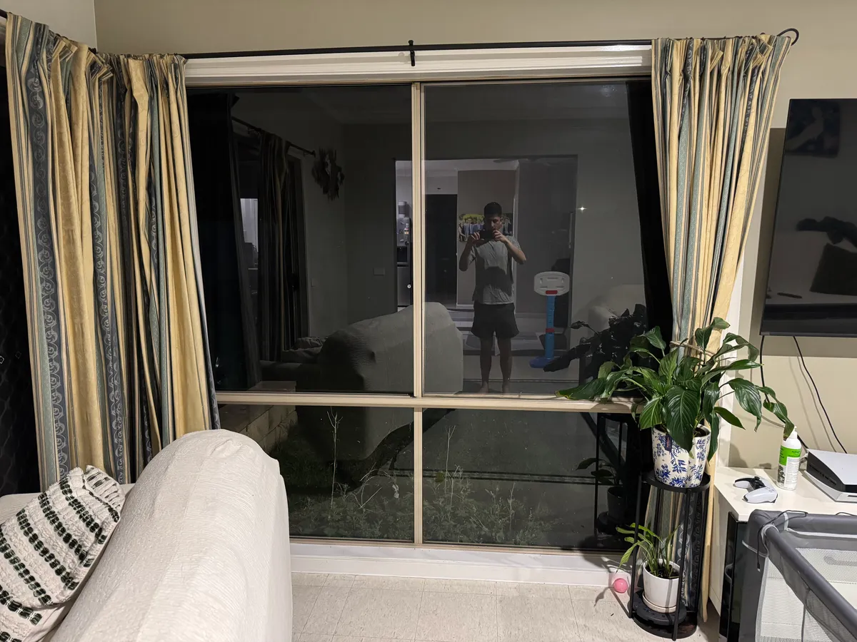 Room 8 (Tv Room) – Window Left