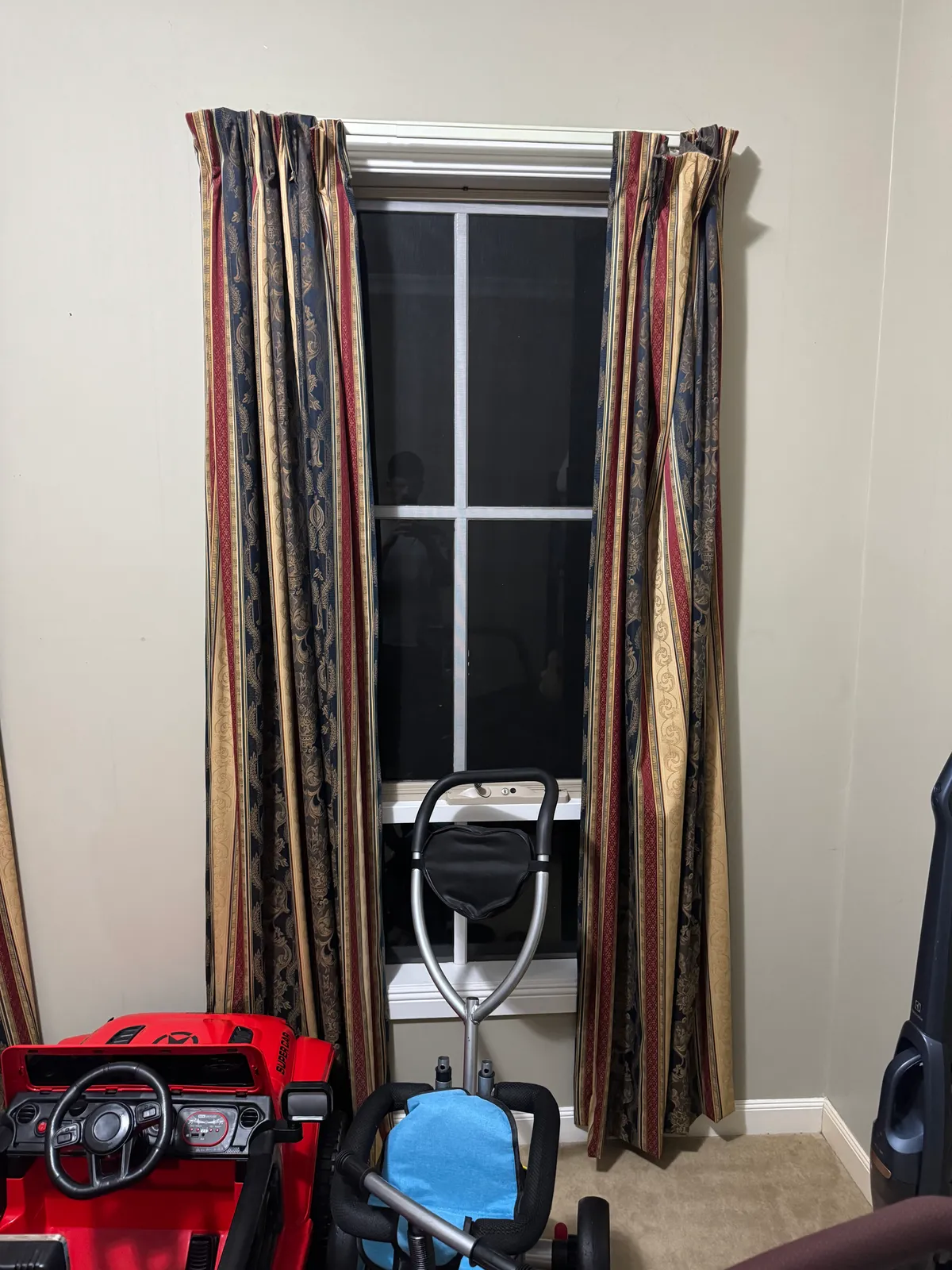 Room 10 (Wifi Room) – Window Right